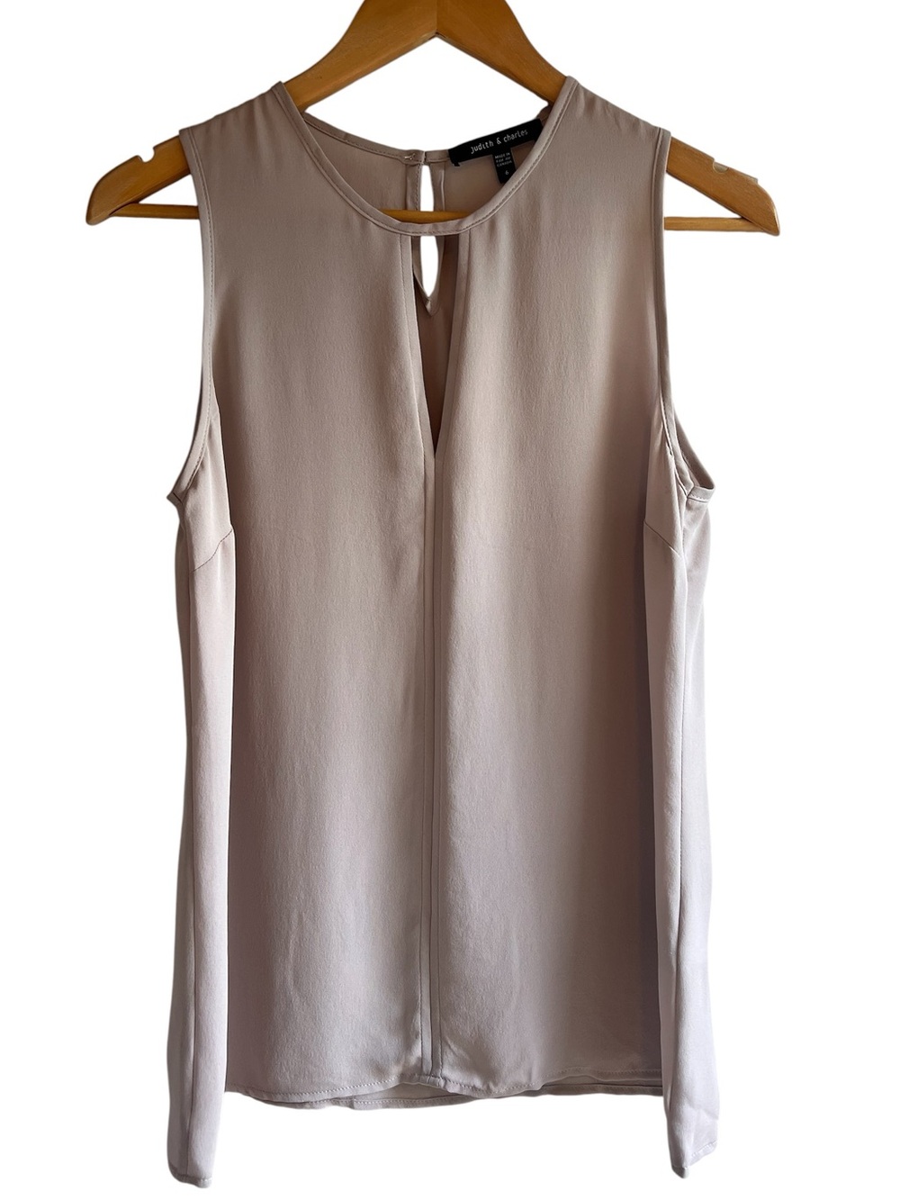 Judith & Charles silk sleeveless keyhole blouse size 6 excellent condition